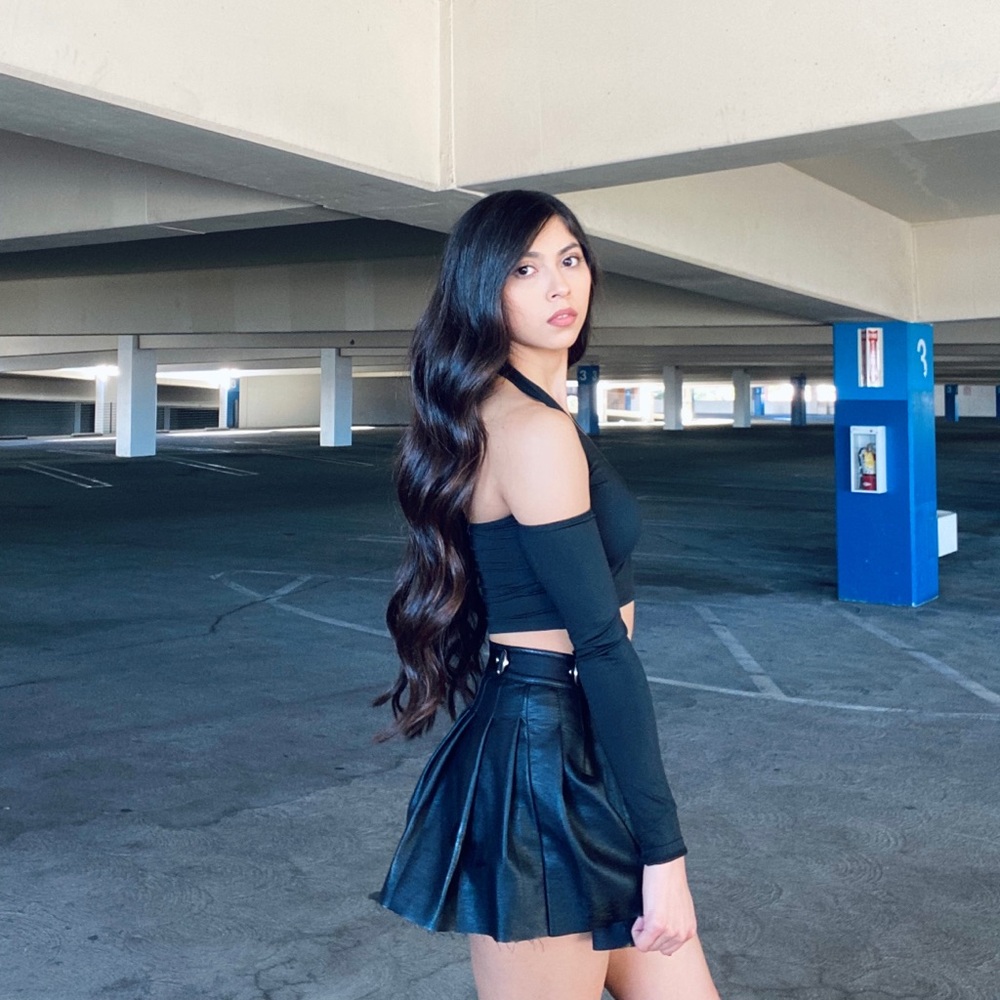 Meet your Posher, Naudika